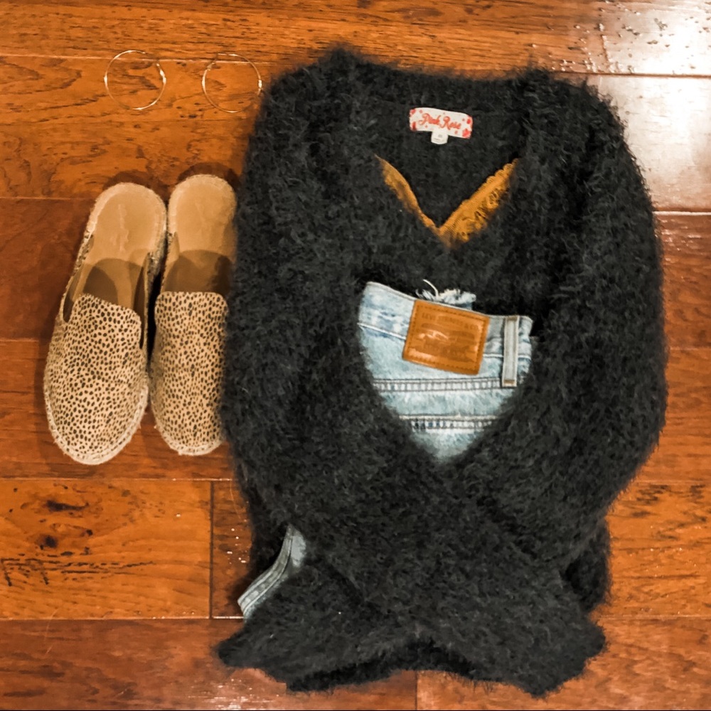 fuzzy green sweater ☁️
